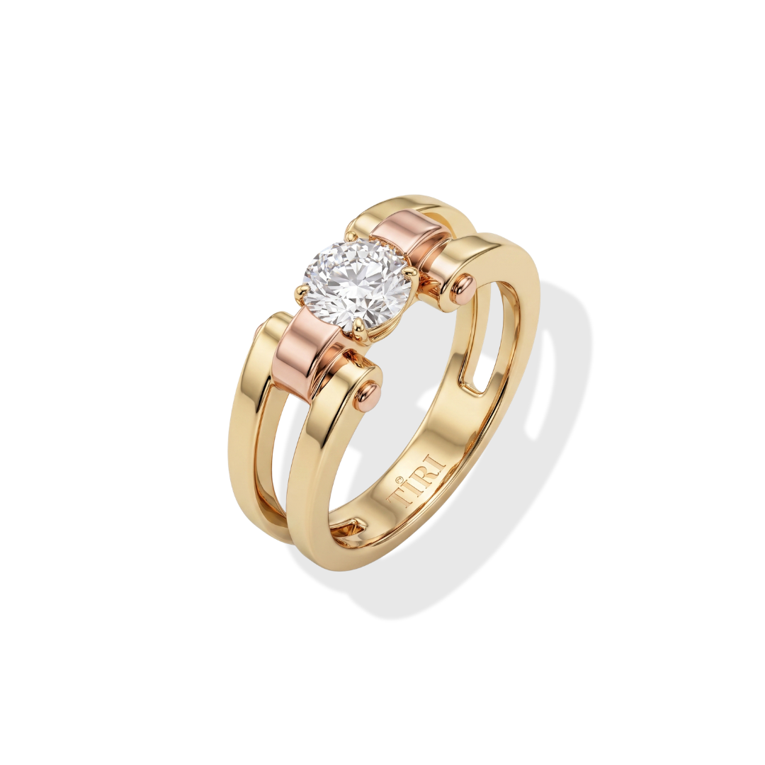 Tiri solitaire twist men's diamond ring featuring a central diamond set in a sleek, twisted gold band.