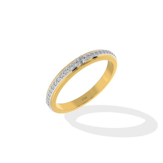 Close-up of Tiri 0.40 TW diamond jewelry detail showcasing sparkling diamonds and intricate design on a jewelry piece.