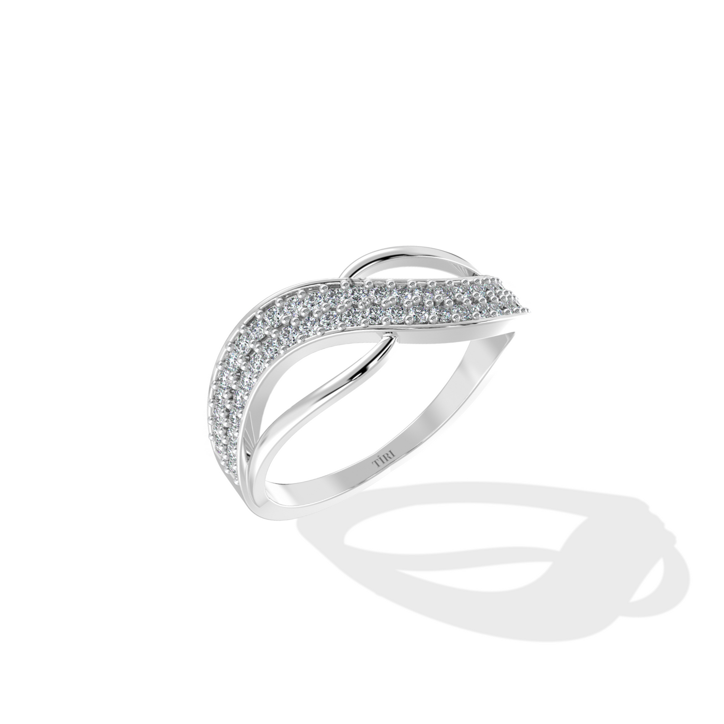 Tiri Arc de Prestige ring featuring a sleek silver band with an elegant arc design, showcasing modern jewelry craftsmanship.