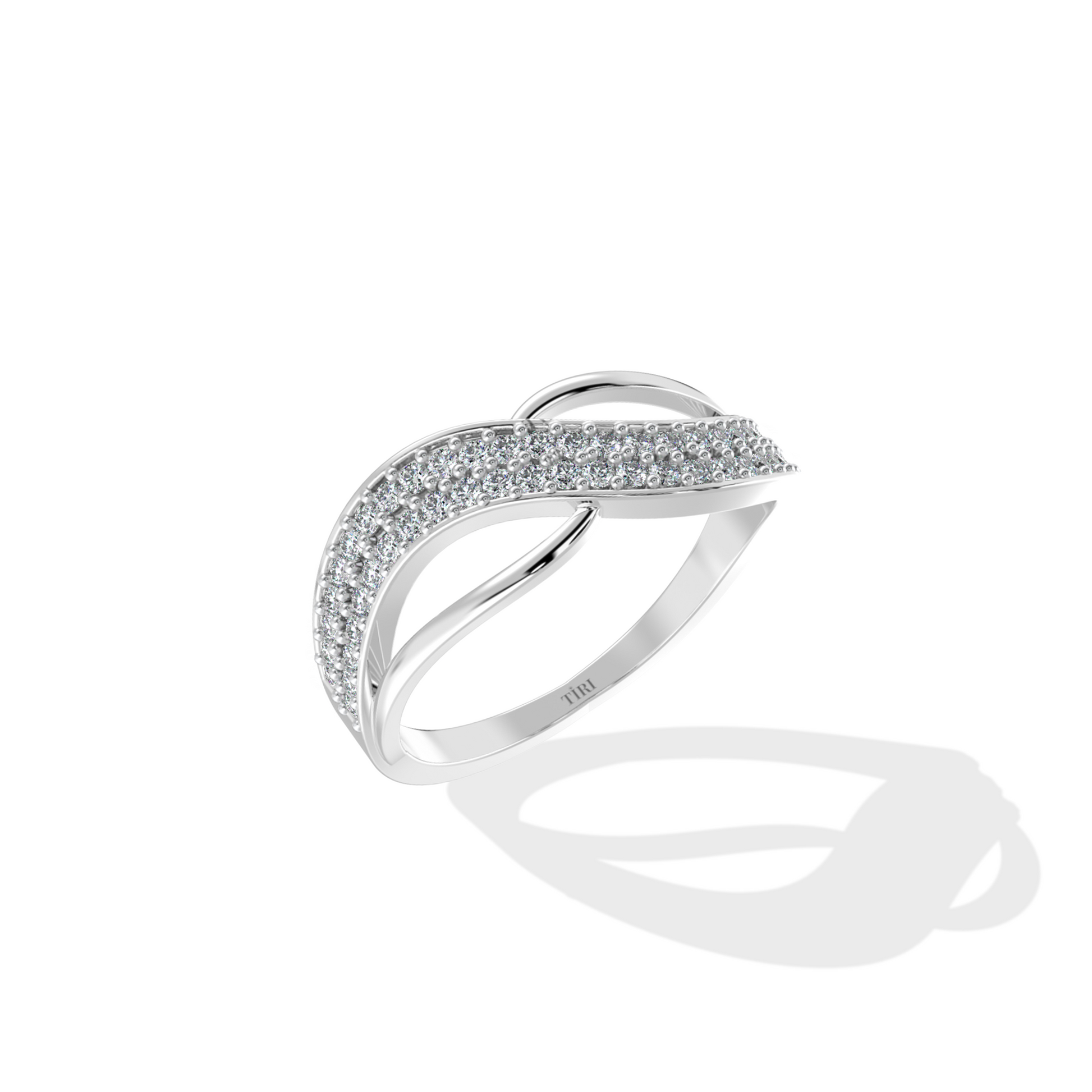 Tiri Arc de Prestige ring featuring a sleek silver band with an elegant arc design, showcasing modern jewelry craftsmanship.