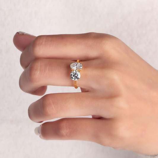 Oval Round Toi et Moi Diamond Ring